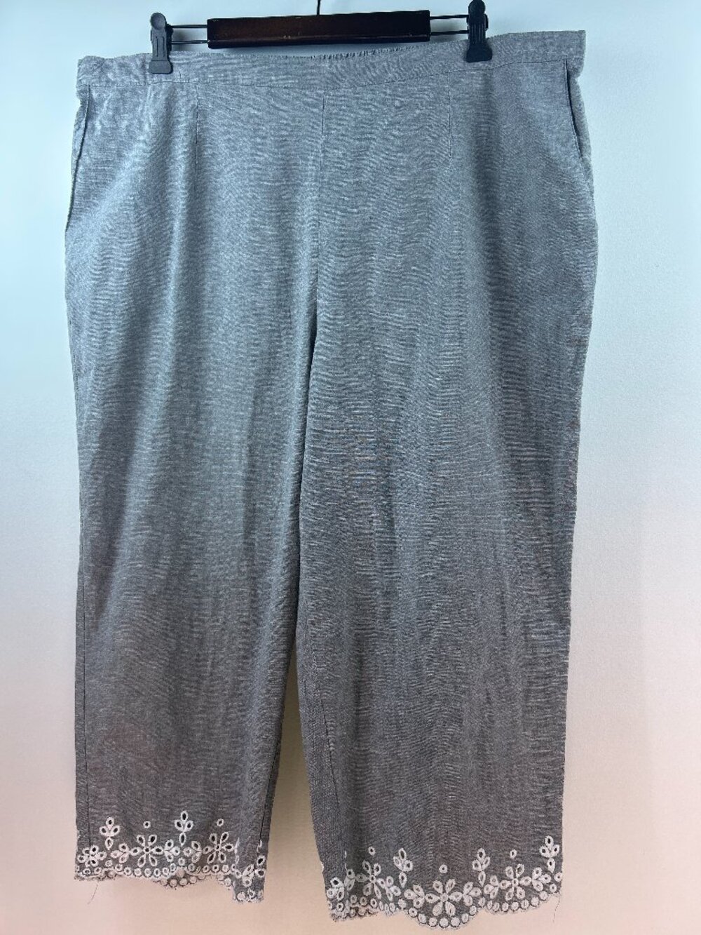 Alfred Dunner Woman Gray Linen Blend Cropped Pants Eyelet Hem 22W